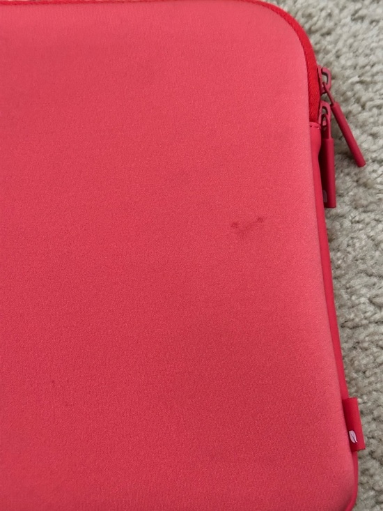 InCase Neoprene Sleeve for 13” MacBook Pro in Coral Pink GUC - Picture 5 of 7